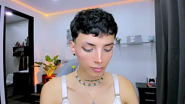 Snapshot of nilam_valker chatting on 09/19/25, 03:41 nilam valker online show from 09/19/25, 03:41