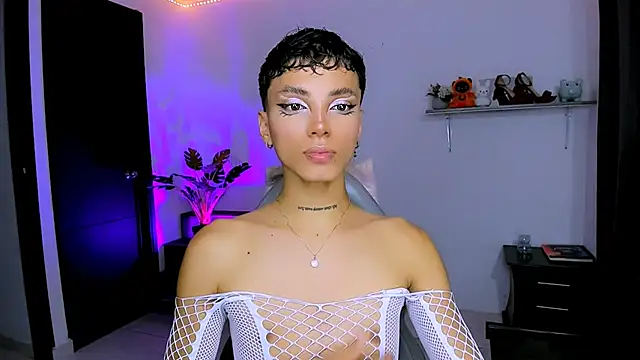 Snapshot of nilam_valker chatting on 10/28/25, 10:23 nilam valker online show from 10/28/25, 10:23