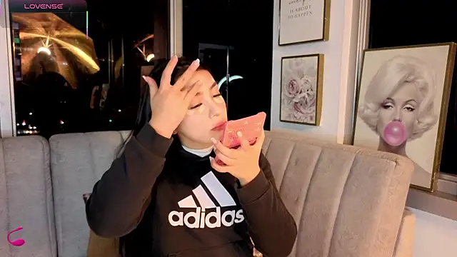 Snapshot of Ivanna_West chatting on 01/08/26, 10:06 Ivanna West online show from 01/08/26, 10:06