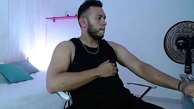 Snapshot of Double_R12 chatting on 03/04/25, 04:27 Double R12 online show from 03/04/25, 04:27