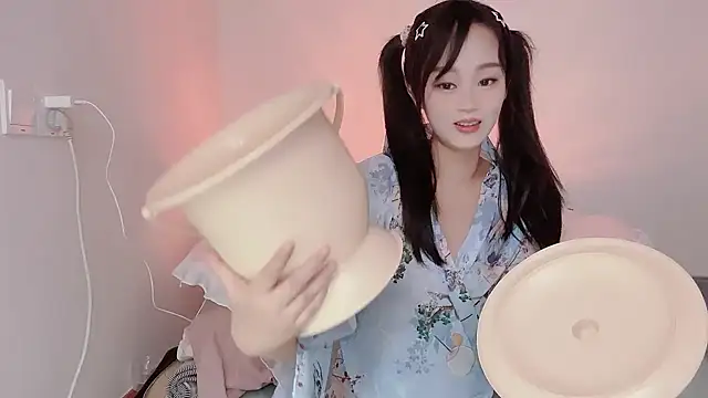 Snapshot of yueyue2003 chatting on 02/26/25, 02:14 yueyue2003 online show from 02/26/25, 02:14