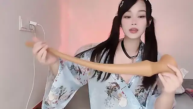 Snapshot of yueyue2003 chatting on 03/04/25, 05:24 yueyue2003 online show from 03/04/25, 05:24