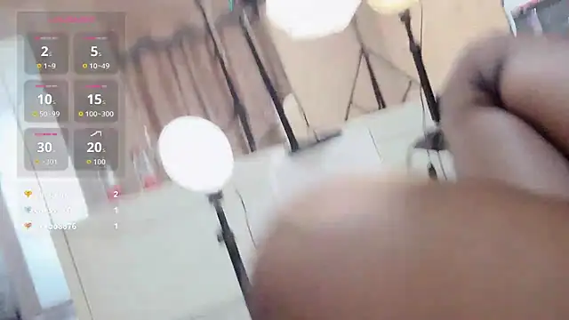 Snapshot of yueyue2003 chatting on 09/27/25, 05:01 yueyue2003 online show from 09/27/25, 05:01