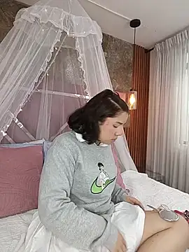 Snapshot of EmmaSulivan chatting on 02/19/25, 01:17 EmmaSulivan online show from 02/19/25, 01:17