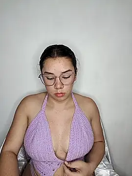 Snapshot of EmmaSulivan chatting on 03/09/25, 02:39 EmmaSulivan online show from 03/09/25, 02:39