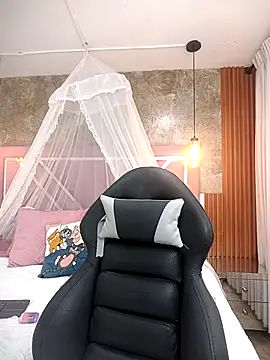 Snapshot of EmmaSulivan chatting on 09/25/25, 12:31 EmmaSulivan online show from 09/25/25, 12:31