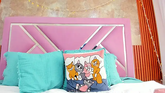 Snapshot of EmmaSulivan chatting on 10/25/25, 02:46 EmmaSulivan online show from 10/25/25, 02:46