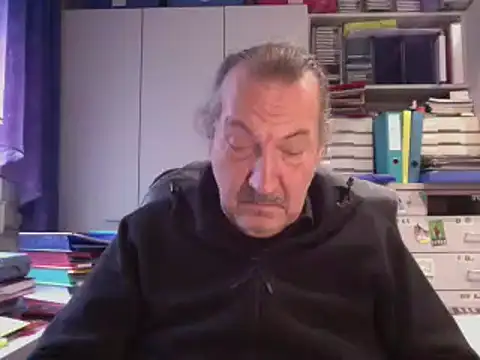 Snapshot of HMStraps01 chatting on 12/06/24, 01:55 HMStraps01 online show from 12/06/24, 01:55