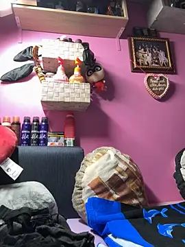 sexymelli18 online show from 10/18/25, 05:35