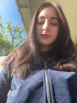sexymelli18 online show from 04/24/26, 07:44