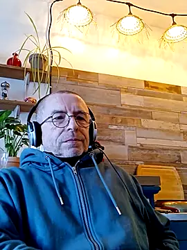 Xavspank2 online show from 02/16/26, 10:55