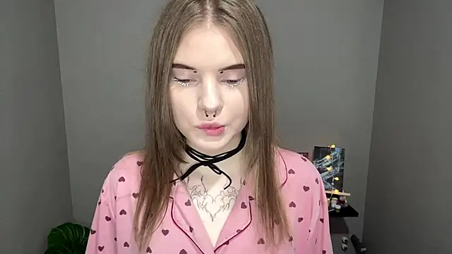 CarolinePepper online show from 03/06/25, 05:11