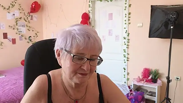 Sandra Snowflake online show from 03/25/26, 11:05