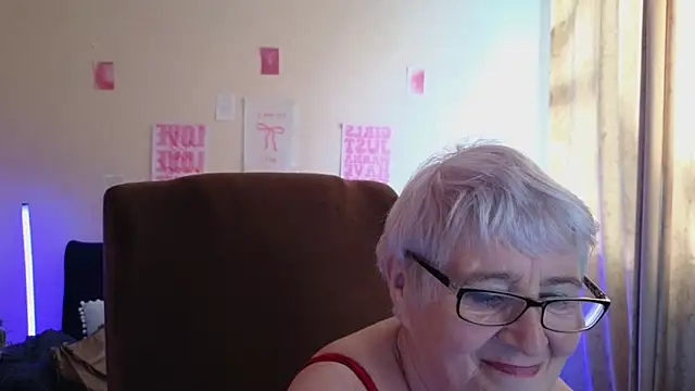 Sandra Snowflake online show from 05/11/26, 02:45
