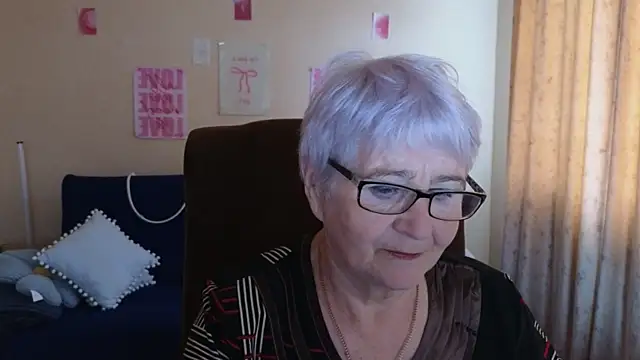 Sandra Snowflake online show from 05/15/26, 04:08