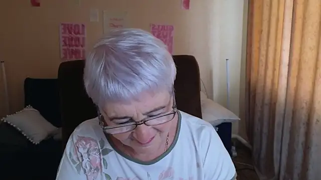 Sandra Snowflake online show from 05/26/26, 05:03