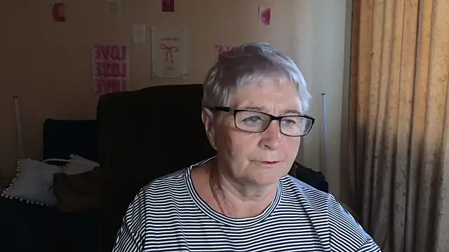 Sandra Snowflake online show from 05/27/26, 04:09
