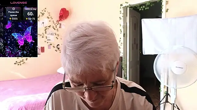 Sandra Snowflake online show from 07/06/26, 05:04