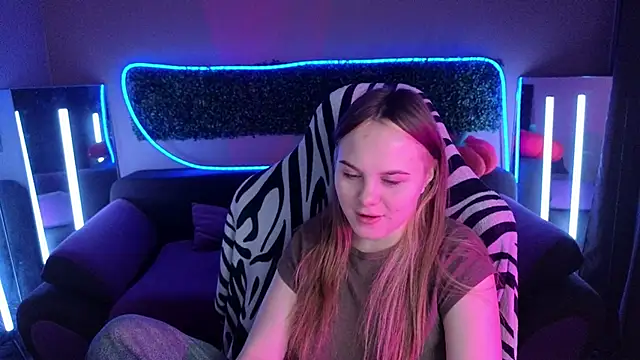 Snapshot of Dyna_bae chatting on 11/19/25, 02:22 Dyna bae online show from 11/19/25, 02:22