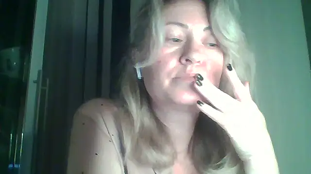 Snapshot of Mary888x chatting on 03/05/25, 04:35 Mary888x online show from 03/05/25, 04:35