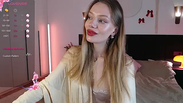 LunaticaBae online show from 01/18/26, 02:37