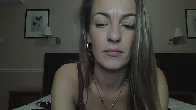 Snapshot of Edenfox- chatting on 03/17/25, 04:33 Edenfox- online show from 03/17/25, 04:33