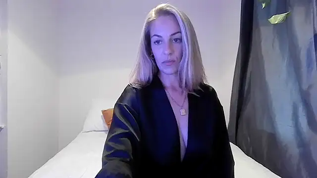 Snapshot of Edenfox- chatting on 09/28/25, 05:07 Edenfox- online show from 09/28/25, 05:07