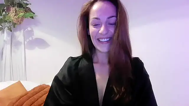 Snapshot of Edenfox- chatting on 11/23/25, 08:19 Edenfox- online show from 11/23/25, 08:19