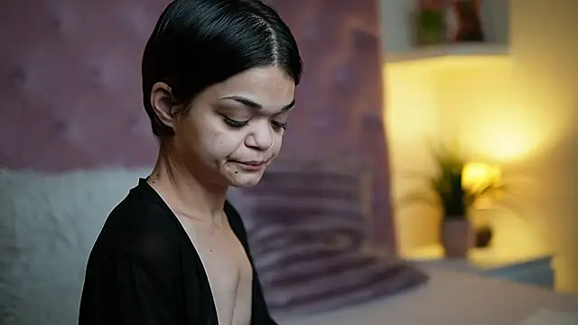 Snapshot of MaiaMini chatting on 10/14/25, 09:26 MaiaMini online show from 10/14/25, 09:26