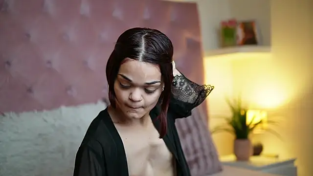 Snapshot of MaiaMini chatting on 11/05/25, 08:31 MaiaMini online show from 11/05/25, 08:31