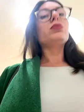 Snapshot of AvaFlowers6 chatting on 11/15/25, 01:18 AvaFlowers6 online show from 11/15/25, 01:18