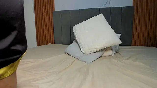 Rafa2004Cruz online show from 10/14/25, 12:17