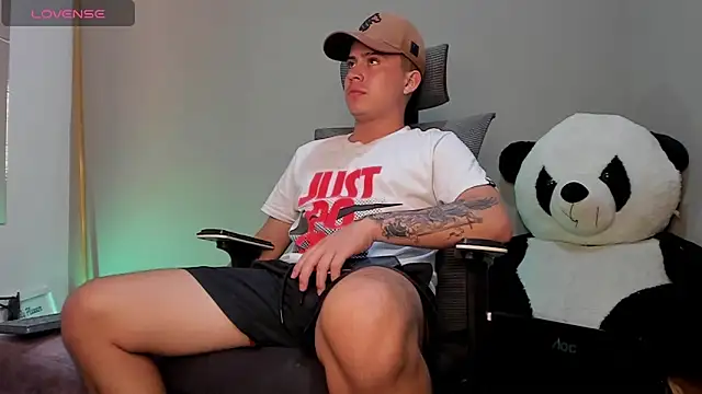 mattiwsmorris  online show from 10/25/25, 07:27