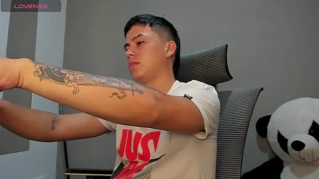 mattiwsmorris  online show from 11/12/25, 01:44