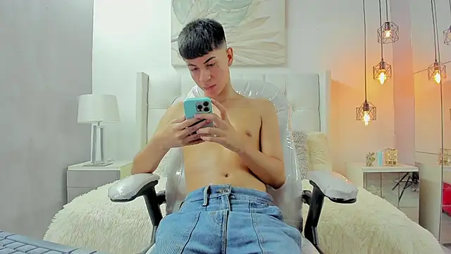 Snapshot of Johann_sex chatting on 07/19/26, 05:38 Johann sex online show from 07/19/26, 05:38