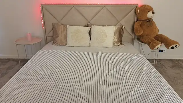 PaigePrado online show from 04/15/26, 05:47