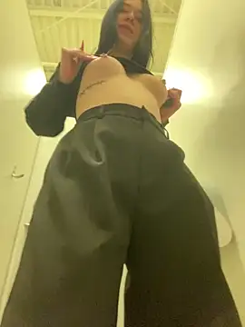 Snapshot of AlishaPrettyBlade chatting on 02/22/25, 06:28 AlishaPrettyBlade online show from 02/22/25, 06:28