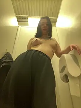 Snapshot of AlishaPrettyBlade chatting on 02/23/25, 06:17 AlishaPrettyBlade online show from 02/23/25, 06:17