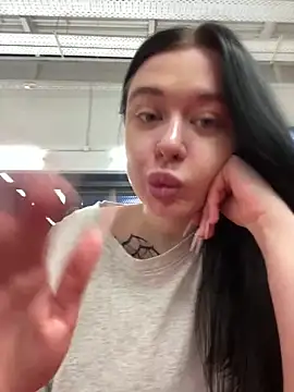 Snapshot of AlishaPrettyBlade chatting on 03/04/25, 06:37 AlishaPrettyBlade online show from 03/04/25, 06:37