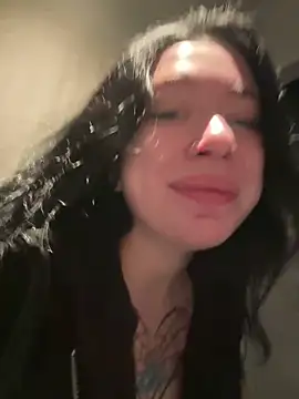 AlishaPrettyBlade online show from 04/17/26, 05:32