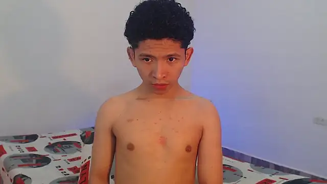 Snapshot of Magno_03 chatting on 03/17/25, 10:17 Magno 03 online show from 03/17/25, 10:17