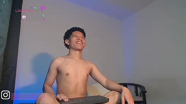 Snapshot of Magno_03 chatting on 10/06/25, 11:46 Magno 03 online show from 10/06/25, 11:46