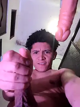 Snapshot of Magno_03 chatting on 10/29/25, 10:22 Magno 03 online show from 10/29/25, 10:22