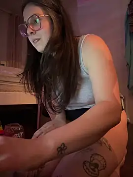 Snapshot of Rosiee69_ chatting on 03/04/25, 10:49 Rosiee69 online show from 03/04/25, 10:49