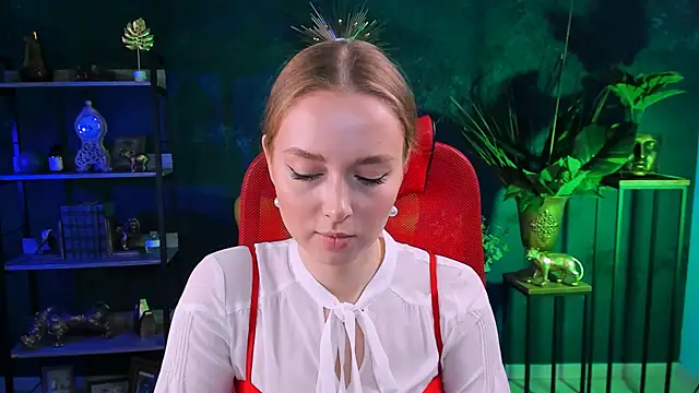 Snapshot of JenniferGraces chatting on 02/18/25, 10:38 JenniferGraces online show from 02/18/25, 10:38