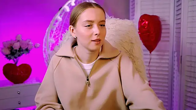 Snapshot of JenniferGraces chatting on 02/25/25, 08:25 JenniferGraces online show from 02/25/25, 08:25