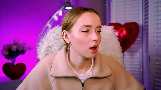 Snapshot of JenniferGraces chatting on 02/25/25, 11:30 JenniferGraces online show from 02/25/25, 11:30