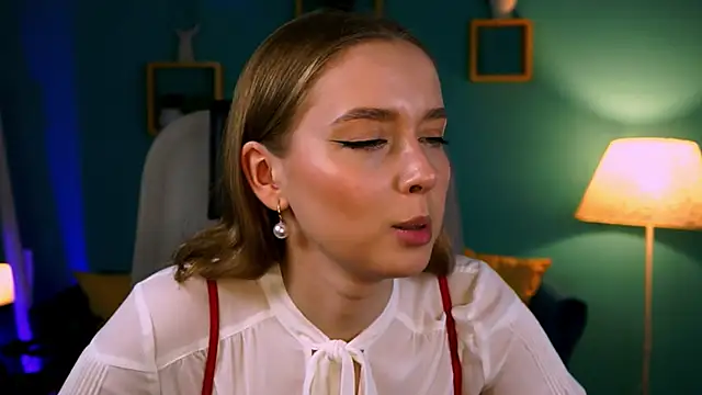 Snapshot of JenniferGraces chatting on 03/15/25, 07:38 JenniferGraces online show from 03/15/25, 07:38