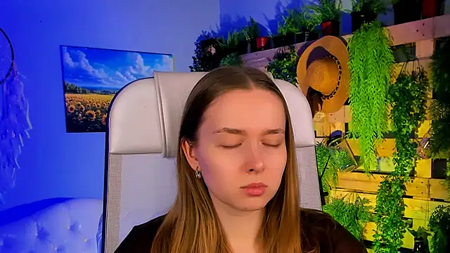 Snapshot of JenniferGraces chatting on 10/14/25, 02:51 JenniferGraces online show from 10/14/25, 02:51