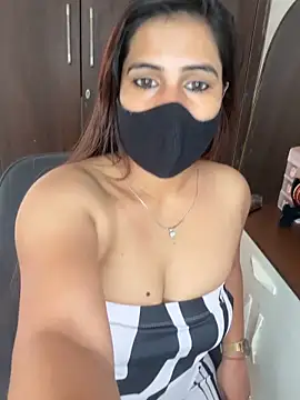 Sexy Madhuri Bhabhi online show from 03/10/26, 06:18